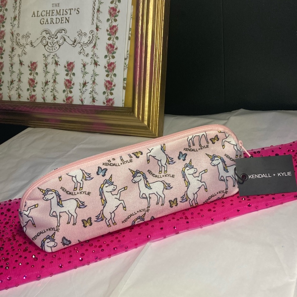 Kendall & KYLIE Makeup brush holder NWT